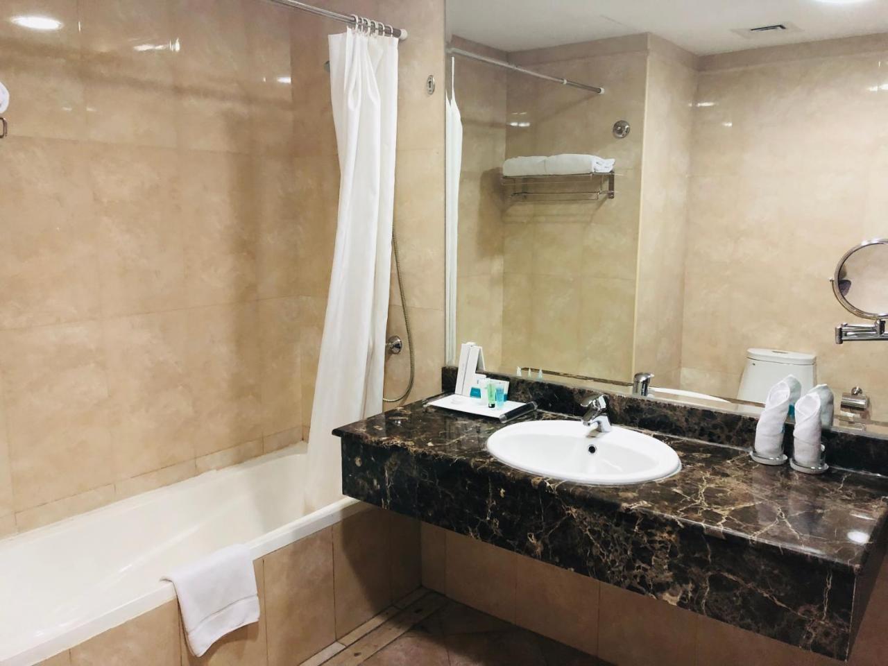 Gokulam Park Doha Hotel Exterior photo